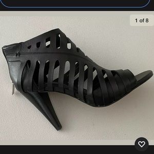 VINCE CAMUTO Amendia Bootie Black Leather Heel